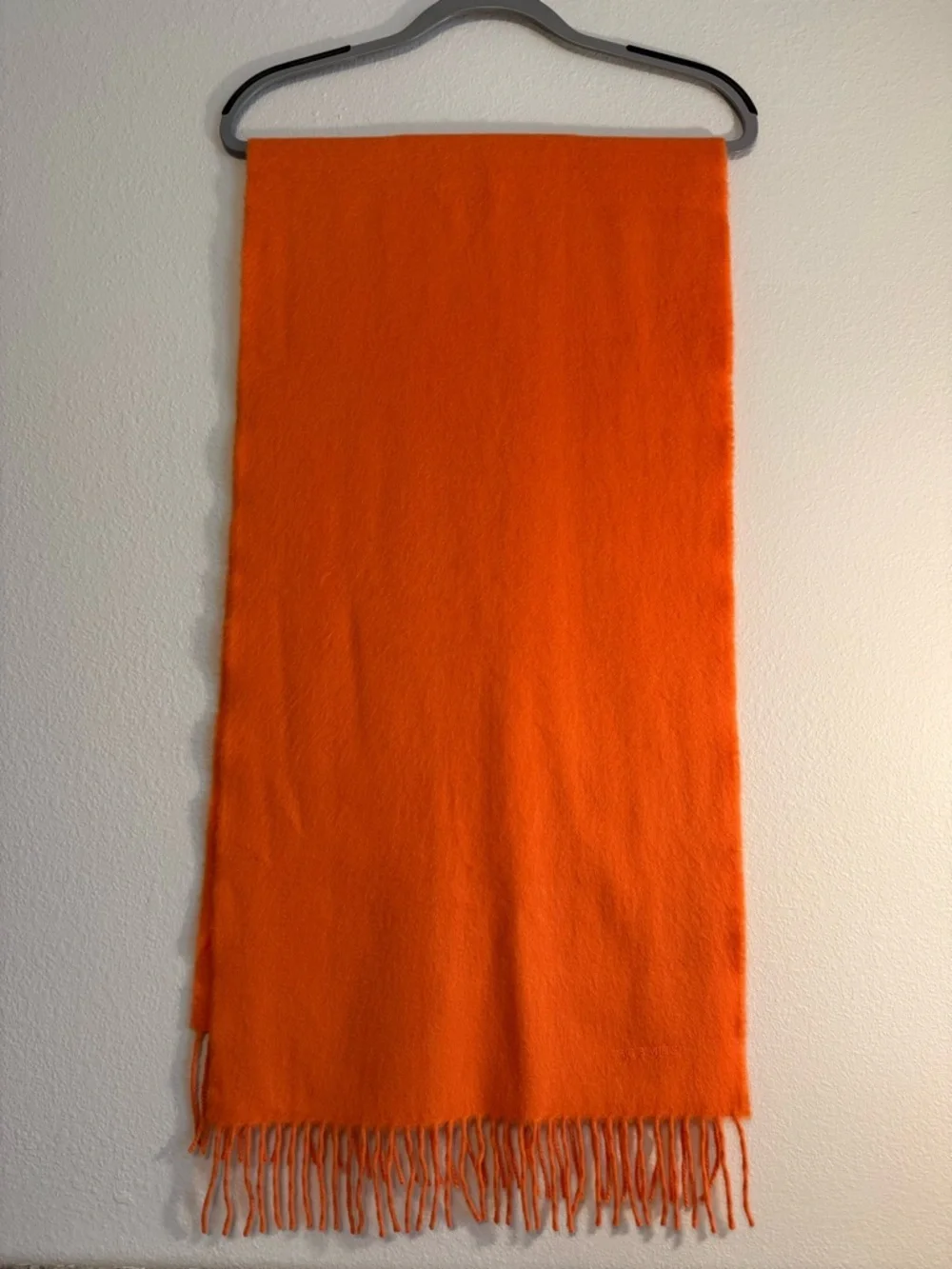 Authentic Hermès Cashmere scarf in box with ribbon - Picture 2 of 14